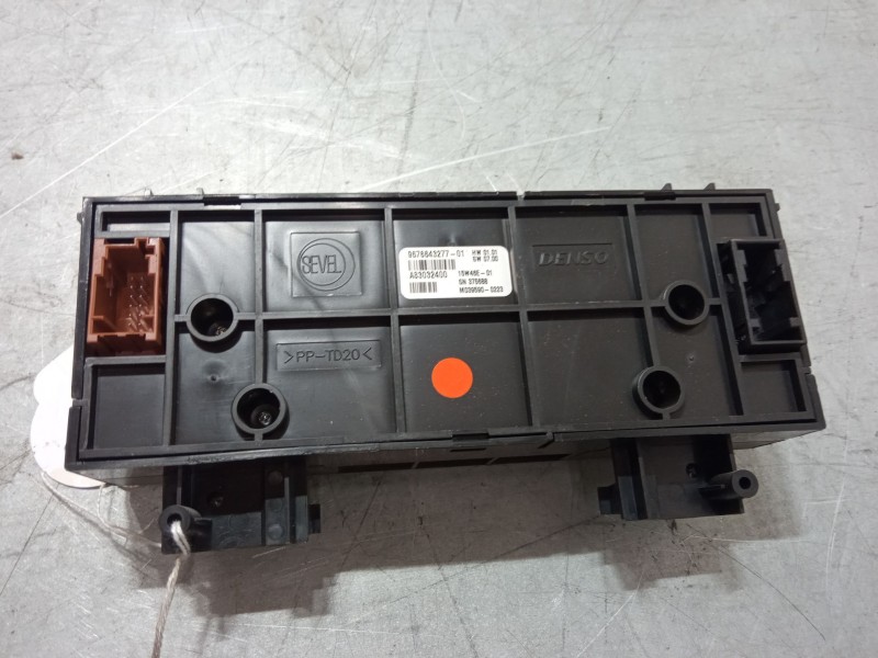 Recambio de mando climatizador para peugeot partner tepee 1.6 bluehdi 100 referencia OEM IAM 967664327701  