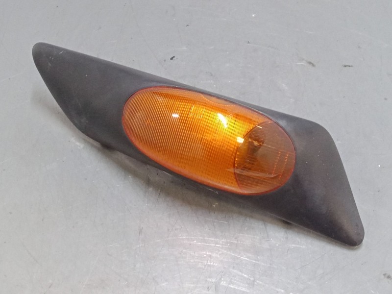 Recambio de intermitente lateral derecho para iveco camion transporte botellas o bombonas 50c13 referencia OEM IAM   