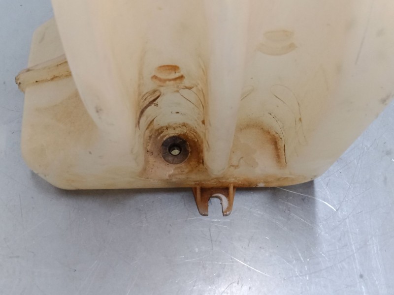 Recambio de deposito limpiaparabrisas para iveco daily ii caja/chasis 35-12 k (15130311, 15130411, 15131111, 15131204,... refere