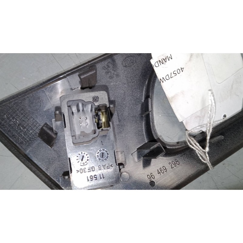 Recambio de mando elevalunas trasero derecho para peugeot 407 (6d_) 2.0 16v (6drfjc, 6drfje, 6drfjf) referencia OEM IAM   