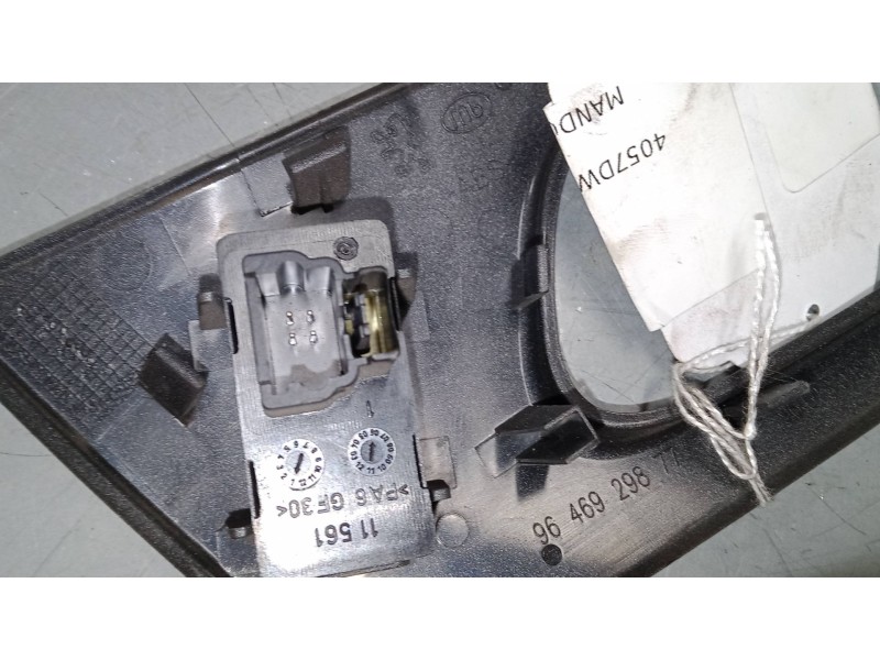 Recambio de mando elevalunas trasero derecho para peugeot 407 (6d_) 2.0 16v (6drfjc, 6drfje, 6drfjf) referencia OEM IAM   