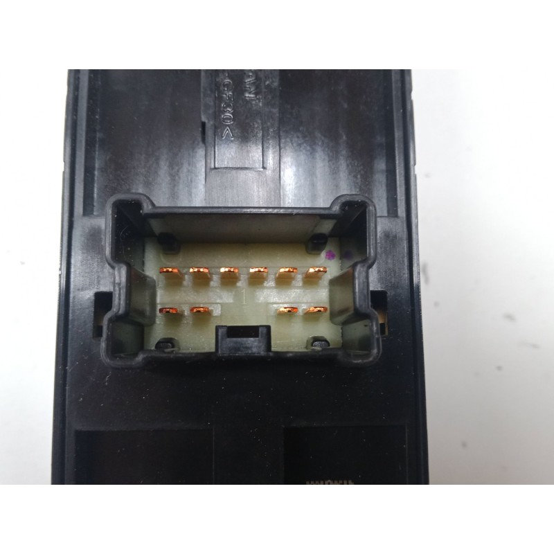 Recambio de mando elevalunas delantero izquierdo para nissan qashqai ii (j11, j11_) 1.3 dig-t referencia OEM IAM   