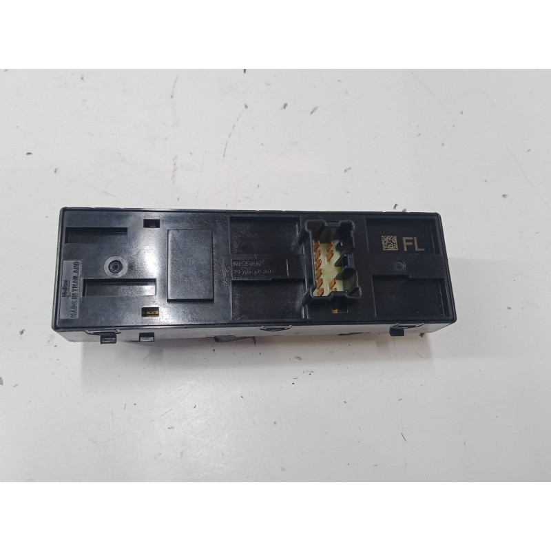 Recambio de mando elevalunas delantero izquierdo para nissan qashqai ii (j11, j11_) 1.3 dig-t referencia OEM IAM   