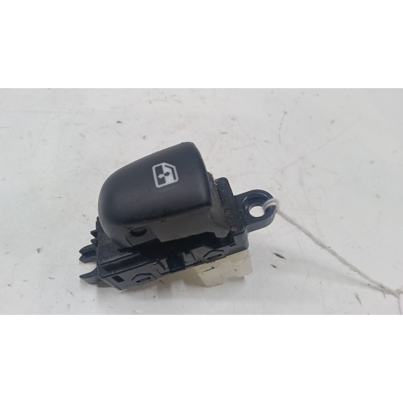 Recambio de mando elevalunas trasero derecho para nissan qashqai ii (j11, j11_) 1.3 dig-t referencia OEM IAM   