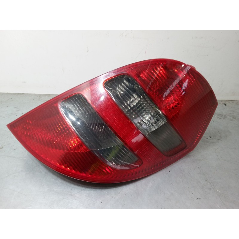 Recambio de piloto trasero derecho para mercedes-benz clase a (w169) a 170 (169.032, 169.332) referencia OEM IAM A1698201064R  