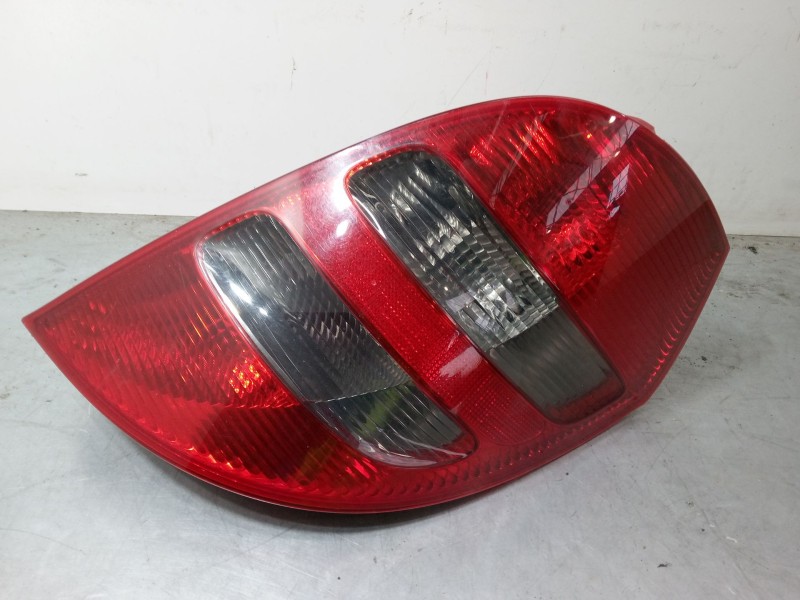 Recambio de piloto trasero derecho para mercedes-benz clase a (w169) a 170 (169.032, 169.332) referencia OEM IAM A1698201064R  