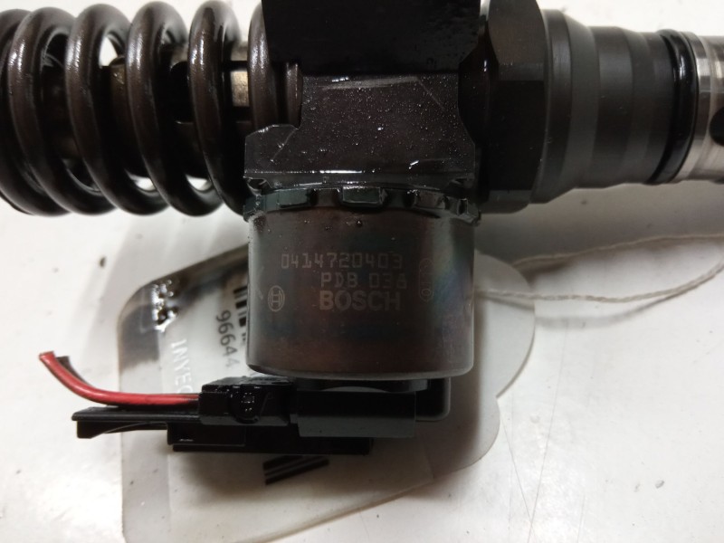 Recambio de inyector para volkswagen golf v (1k1) 2.0 tdi 16v referencia OEM IAM 0414720403  