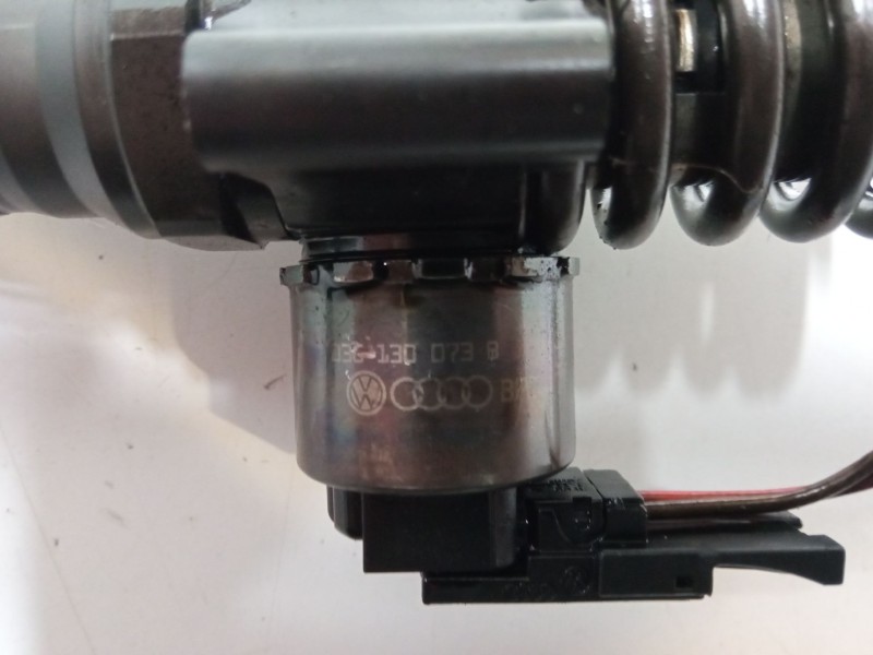 Recambio de inyector para volkswagen golf v (1k1) 2.0 tdi 16v referencia OEM IAM 0414720403  