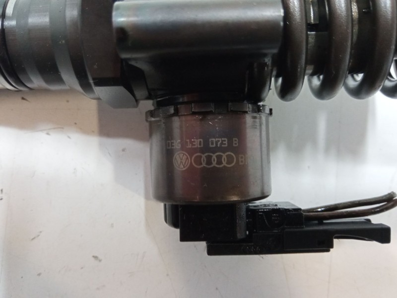 Recambio de inyector para volkswagen golf v (1k1) 2.0 tdi 16v referencia OEM IAM 0414720403  