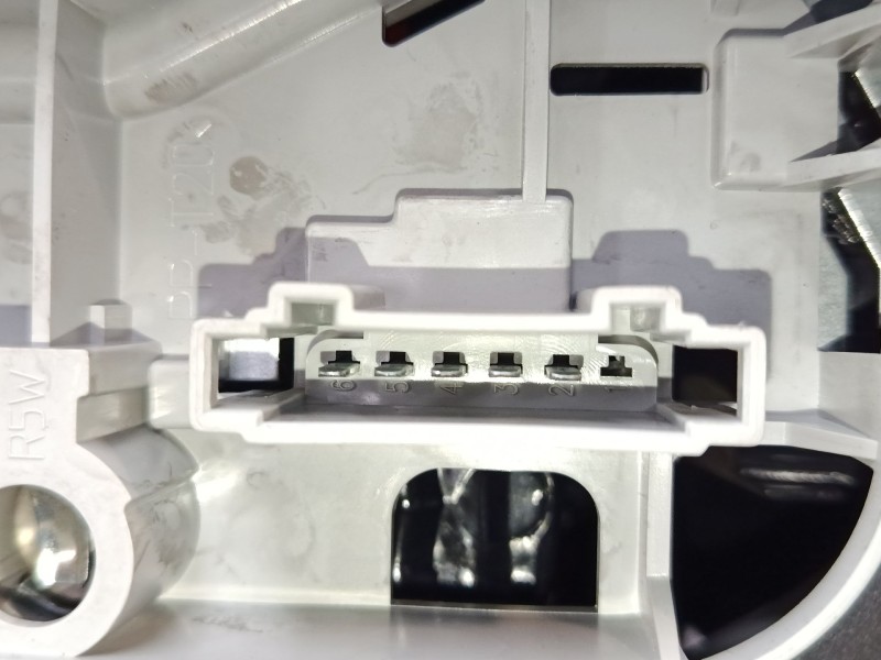 Recambio de piloto trasero izquierdo para volkswagen polo iv (9n_, 9a_) 1.4 16v referencia OEM IAM 6Q6945095AB  