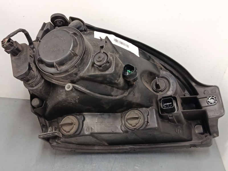 Recambio de faro izquierdo para hyundai tucson (jm) 2.0 referencia OEM IAM 921012EXXX  