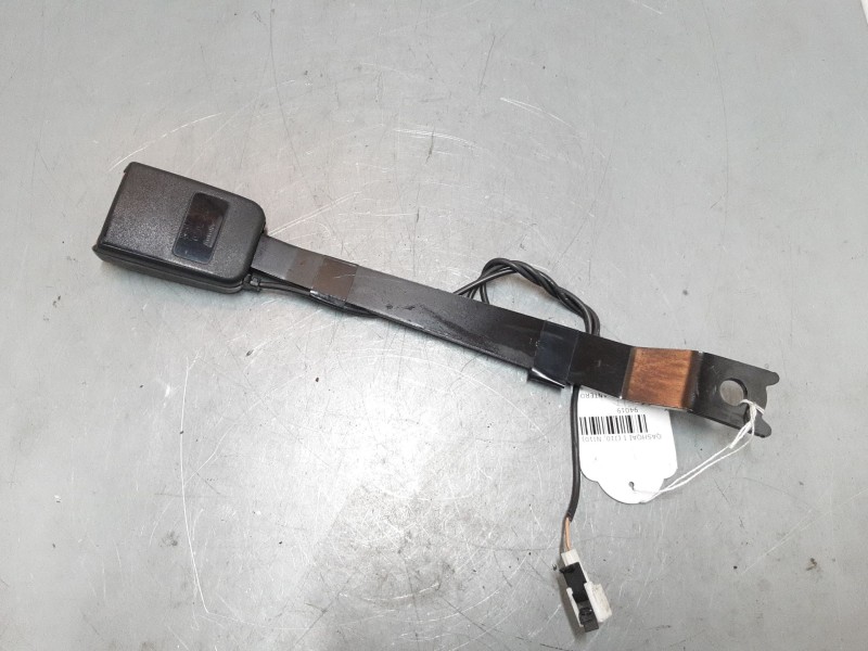 Recambio de anclaje cinturon delantero izquierdo para nissan qashqai i (j10, nj10) 1.6 referencia OEM IAM   