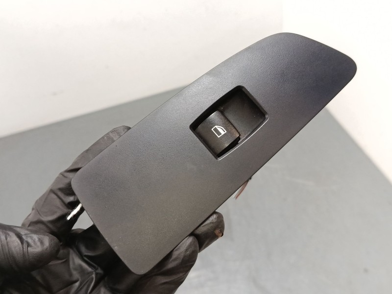 Recambio de mando elevalunas delantero derecho para bmw 1 (e87) 120 d referencia OEM IAM 6935534  