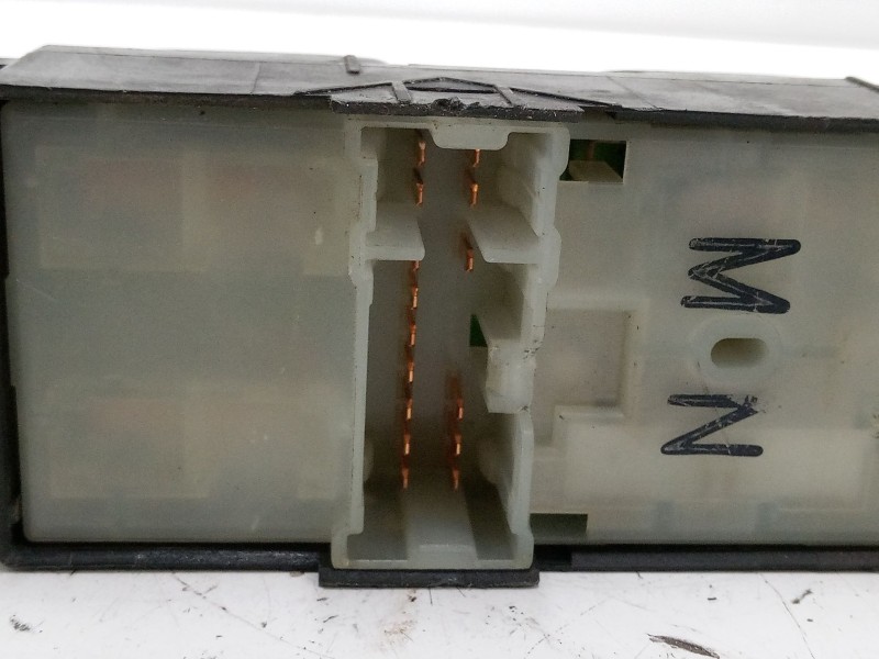Recambio de mando elevalunas delantero izquierdo para nissan almera ii hatchback (n16) 2.2 di referencia OEM IAM   