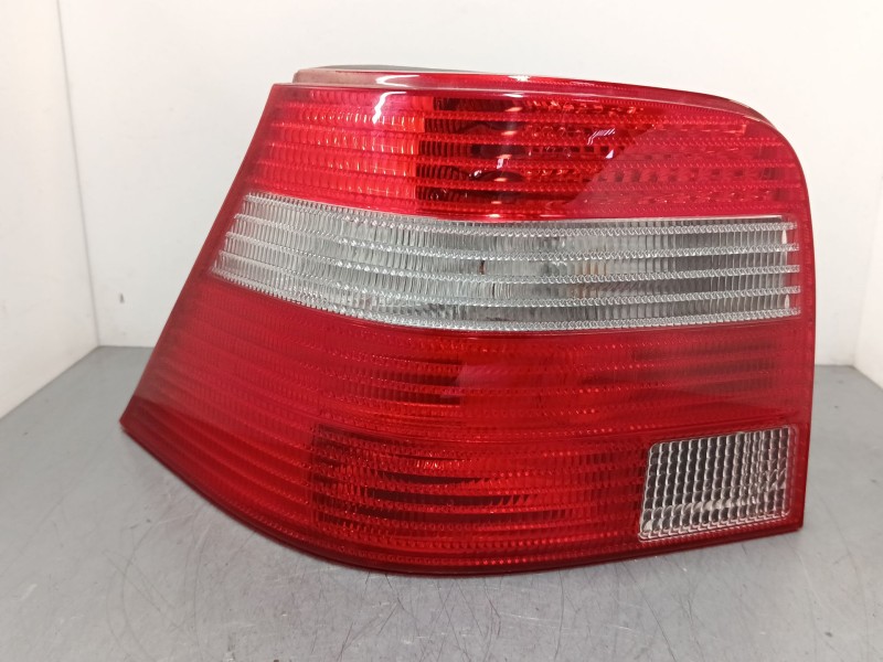 Recambio de piloto trasero izquierdo para volkswagen golf iv (1j1) 1.9 sdi referencia OEM IAM   