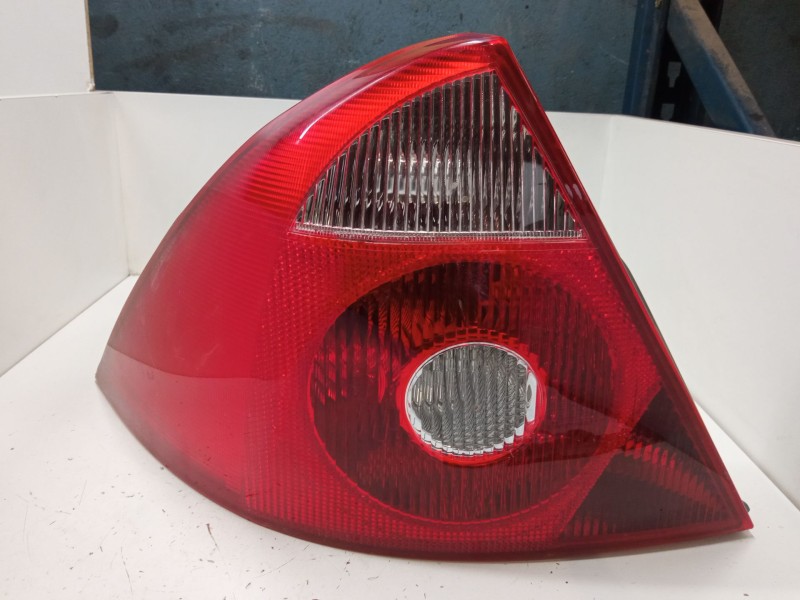 Recambio de piloto trasero izquierdo para ford mondeo iii (b5y) 1.8 16v referencia OEM IAM   