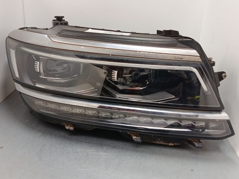Recambio de faro derecho xenon para volkswagen tiguan (ad1, ax1) 2.0 tdi referencia OEM IAM 5NB941082D  