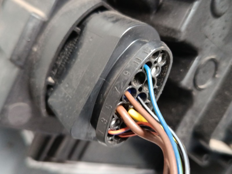 Recambio de faro derecho xenon para volkswagen tiguan (ad1, ax1) 2.0 tdi referencia OEM IAM 5NB941082D  