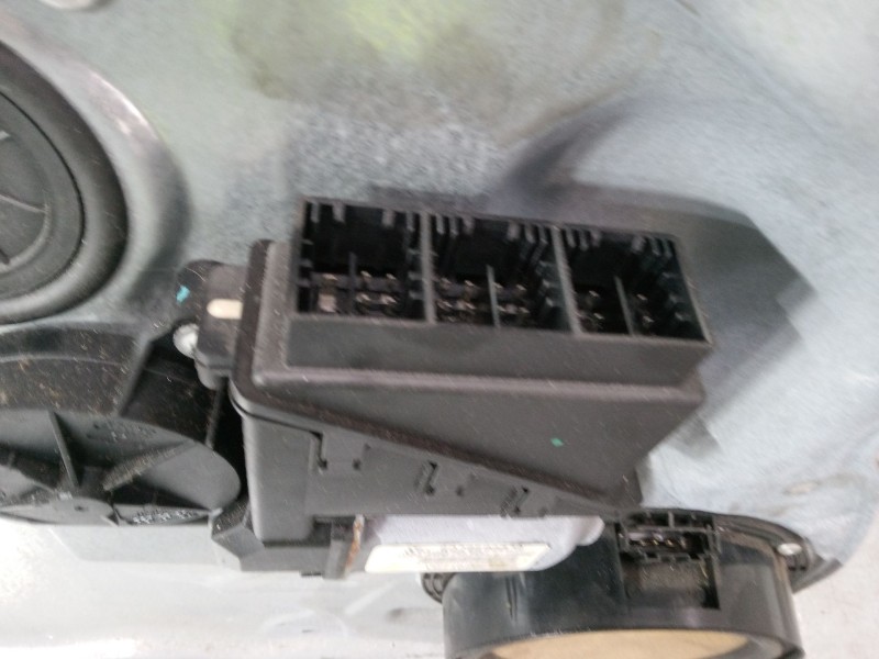 Recambio de elevalunas electrico izquierdo 3p para volkswagen polo iv (9n_, 9a_) 1.2 referencia OEM IAM 6Q2959802A  