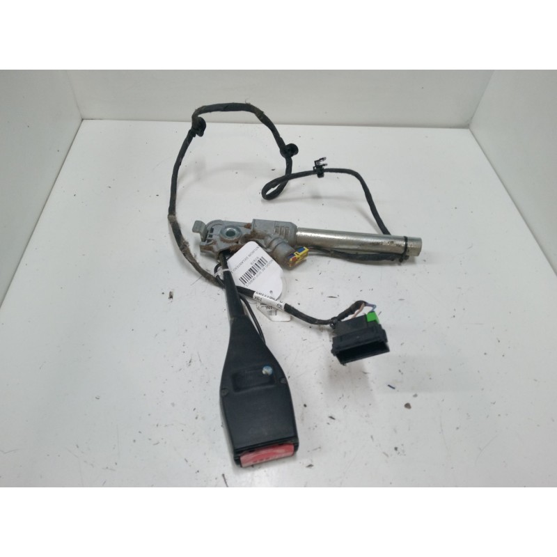 Recambio de anclaje cinturon delantero izquierdo para renault kangoo be bop (kw0/1_) 1.5 dci 75 referencia OEM IAM   