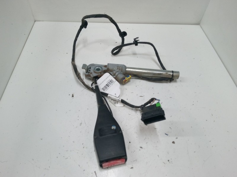 Recambio de anclaje cinturon delantero izquierdo para renault kangoo be bop (kw0/1_) 1.5 dci 75 referencia OEM IAM   