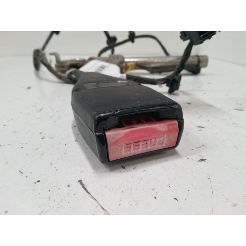 Recambio de anclaje cinturon delantero izquierdo para renault kangoo be bop (kw0/1_) 1.5 dci 75 referencia OEM IAM   