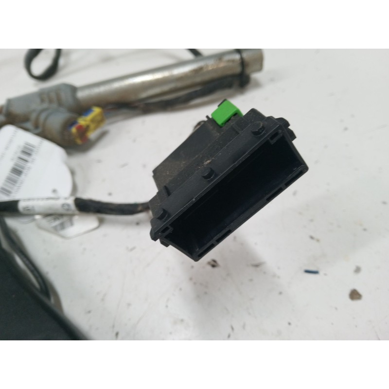 Recambio de anclaje cinturon delantero izquierdo para renault kangoo be bop (kw0/1_) 1.5 dci 75 referencia OEM IAM   