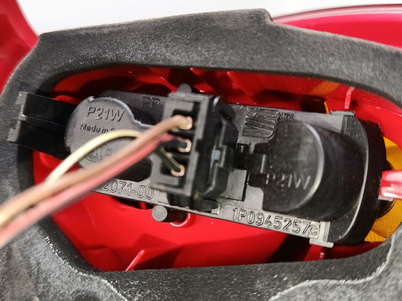 Recambio de piloto trasero izquierdo para seat leon (1p1) 1.9 tdi referencia OEM IAM   