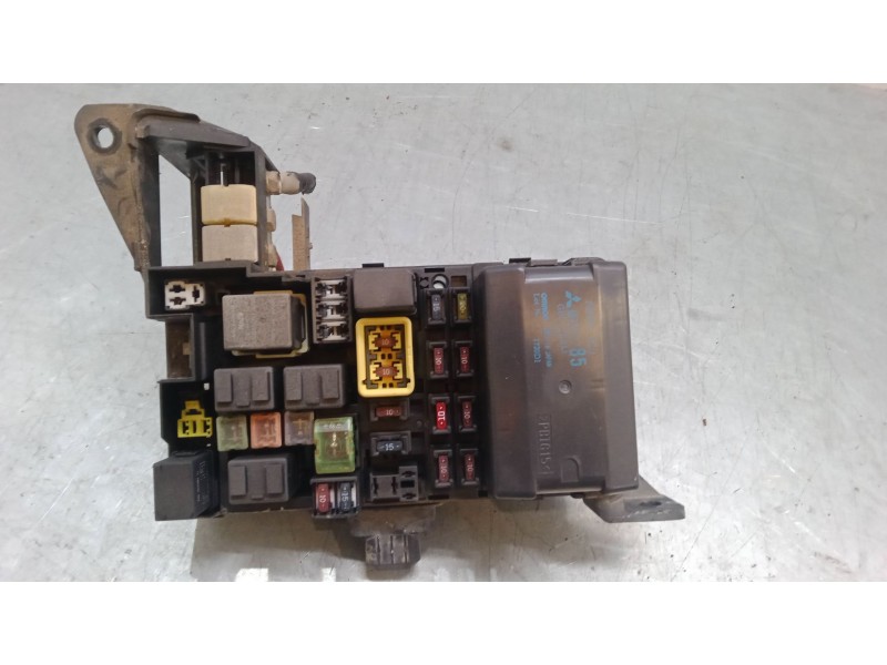 Recambio de caja reles / fusibles para mitsubishi montero io i (h6_w, h7_w) 1.8 gdi (h66w, h76w) referencia OEM IAM   