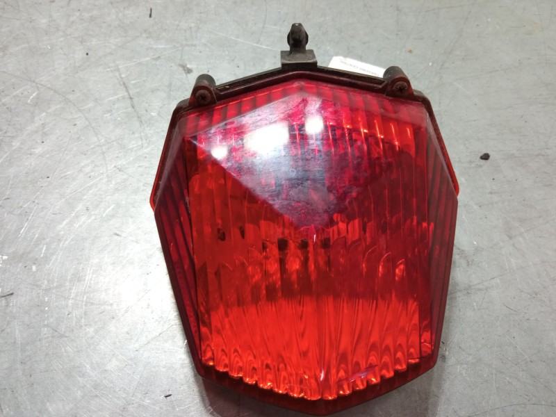 Recambio de piloto trasero central para honda glr125 referencia OEM IAM   