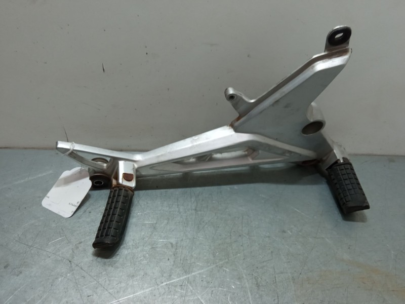 Recambio de estribera delantera derecha para honda glr125 referencia OEM IAM   