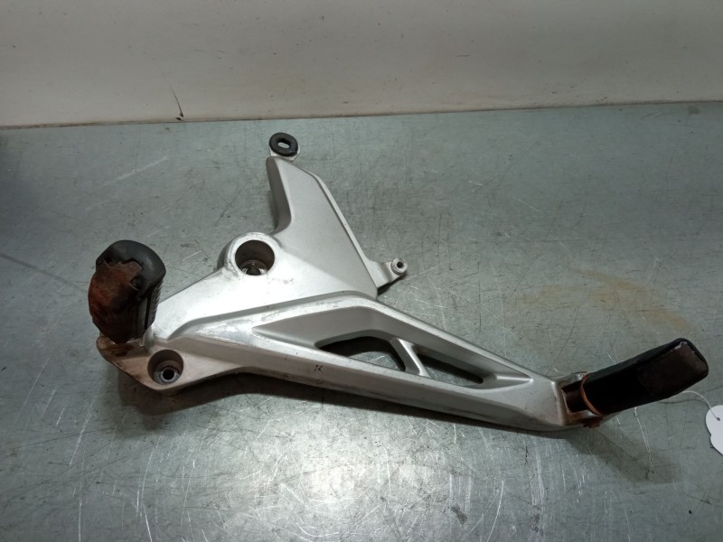 Recambio de estribera delantera izquierda para honda glr125 referencia OEM IAM   