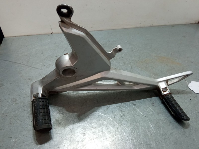 Recambio de estribera delantera izquierda para honda glr125 referencia OEM IAM   