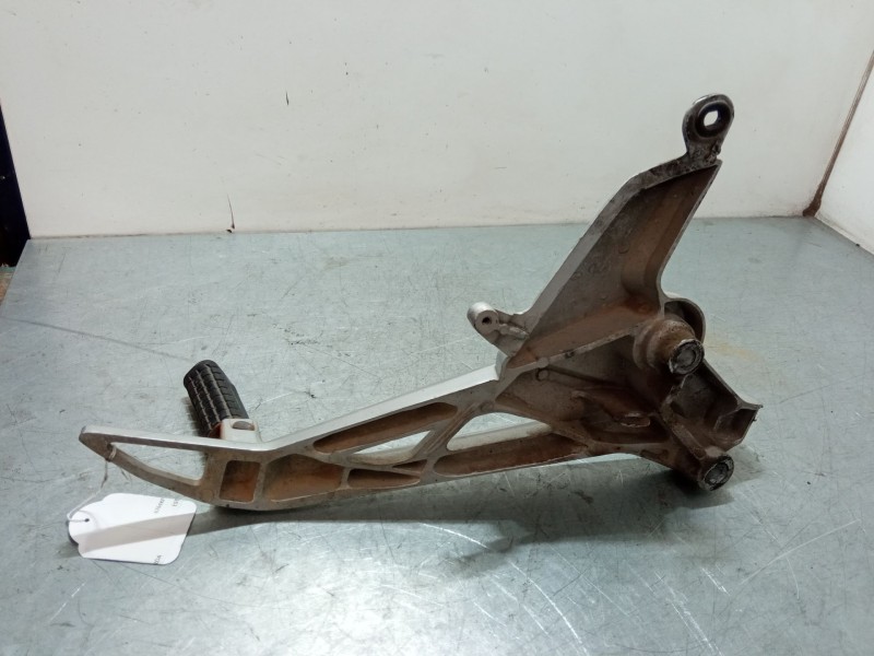 Recambio de estribera delantera izquierda para honda glr125 referencia OEM IAM   