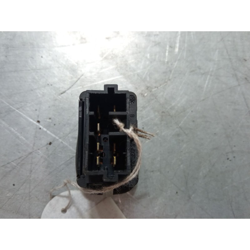 Recambio de mando elevalunas trasero izquierdo para citroën c3 i (fc_, fn_) 1.4 i referencia OEM IAM   