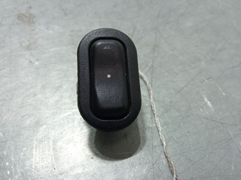 Recambio de mando elevalunas delantero derecho para opel astra g hatchback (t98) 2.0 dti 16v (f08, f48) referencia OEM IAM 90561
