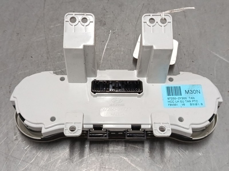 Recambio de mando climatizador para hyundai ix35 (lm, el, elh) 2.0 crdi referencia OEM IAM 972502Y300TAN  