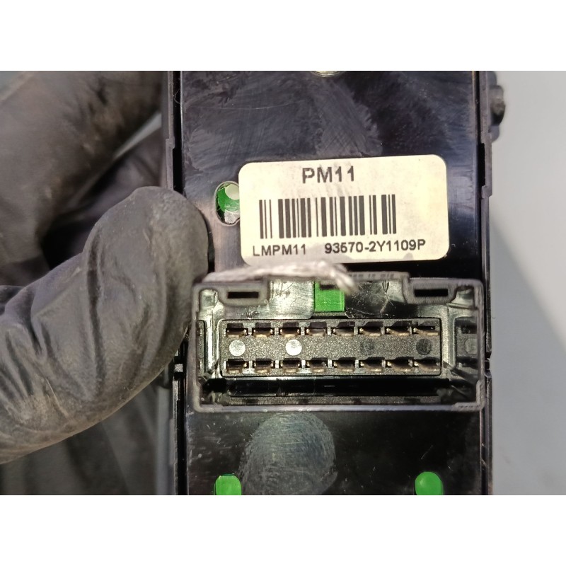 Recambio de mando elevalunas delantero izquierdo para hyundai ix35 (lm, el, elh) 2.0 crdi referencia OEM IAM 935702Y0109P  