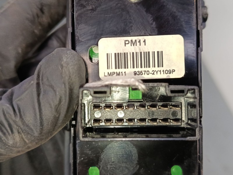 Recambio de mando elevalunas delantero izquierdo para hyundai ix35 (lm, el, elh) 2.0 crdi referencia OEM IAM 935702Y0109P  