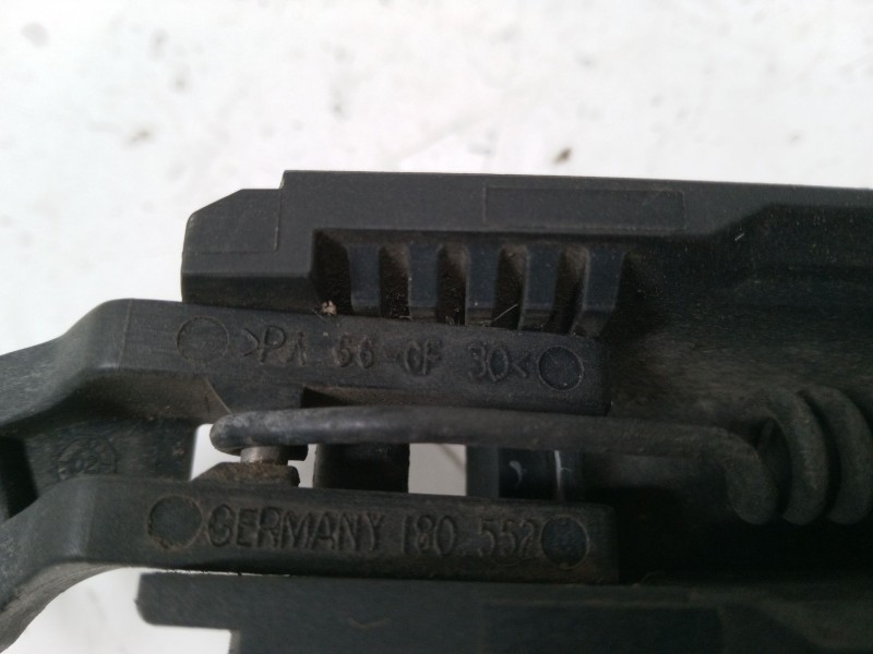 Recambio de brazo limpia trasero para volkswagen golf plus v (5m1, 521) 1.9 tdi referencia OEM IAM   