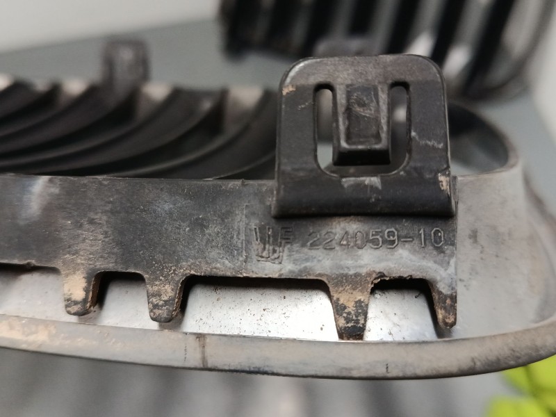 Recambio de rejillas capo para bmw x3 (e83) 2.0 sd referencia OEM IAM   