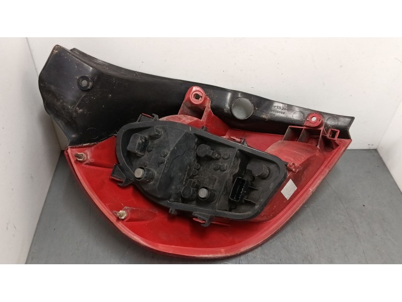 Recambio de piloto trasero derecho para renault clio iii (br0/1, cr0/1) 1.5 dci (br17, cr17) referencia OEM IAM 89035080  