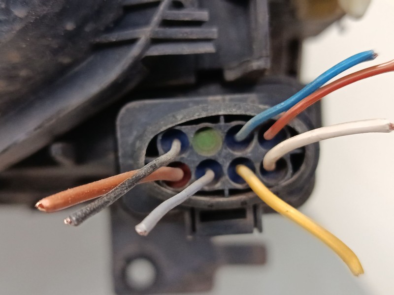 Recambio de faro derecho para volkswagen polo (6n2) 1.4 16v referencia OEM IAM 6N1941016AD  