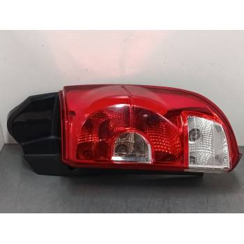 PILOTO TRASERO DERECHO 8330A480 