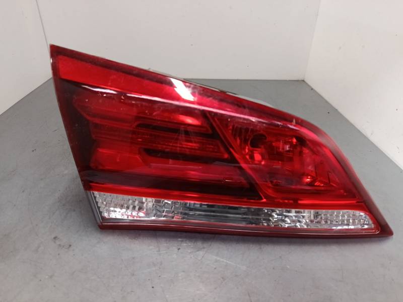PILOTO TRASERO PORTON IZQUIERDO 924033Z600 