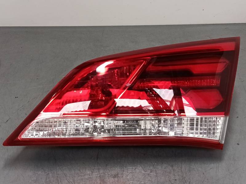 PILOTO TRASERO PORTON DERECHO 924043Z600 