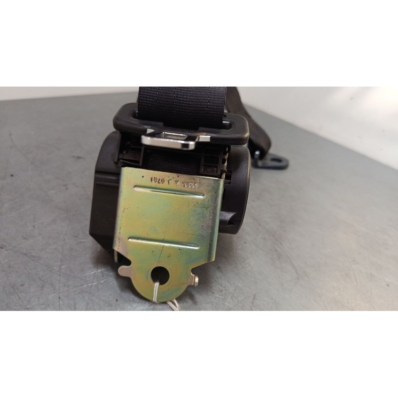 Recambio de cinturon seguridad trasero central para peugeot 2008 i (cu_) 1.2 thp 110 / puretech 110 referencia OEM IAM 96781656X