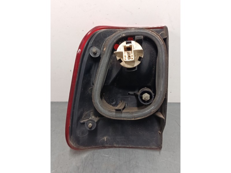 Recambio de piloto trasero derecho para nissan terrano ii (r20) 2.7 td 4wd referencia OEM IAM 26850 OF000  