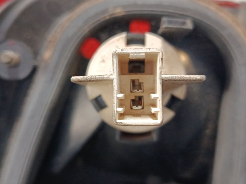 Recambio de piloto trasero derecho para nissan terrano ii (r20) 2.7 td 4wd referencia OEM IAM 26850 OF000  