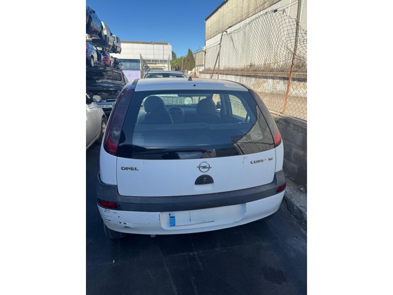 opel corsa c (x01) del año 2001